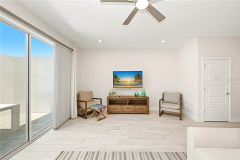 Купить таунхаус в Фор-Корнерс, Флорида 8 комнат, 158.31м2, № 2215343 - фото 13