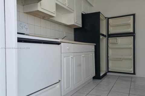 Снять в аренду виллу или дом в Холливуд, Флорида 1 спальня, 69.68м2, № 1969988 - фото 3