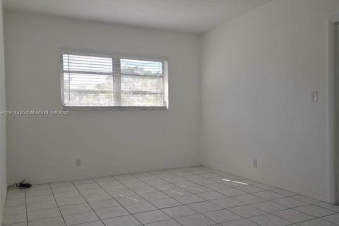 Снять в аренду виллу или дом в Холливуд, Флорида 1 спальня, 69.68м2, № 1969988 - фото 7