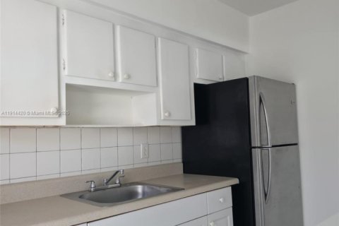 Снять в аренду виллу или дом в Холливуд, Флорида 1 спальня, 69.68м2, № 1969988 - фото 4