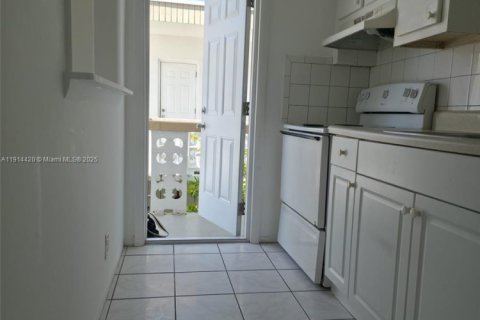 Снять в аренду виллу или дом в Холливуд, Флорида 1 спальня, 69.68м2, № 1969988 - фото 5