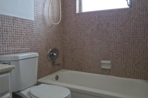 Снять в аренду виллу или дом в Холливуд, Флорида 1 спальня, 69.68м2, № 1969988 - фото 9