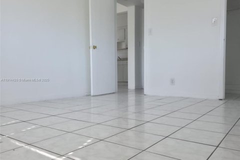 Снять в аренду виллу или дом в Холливуд, Флорида 1 спальня, 69.68м2, № 1969988 - фото 6