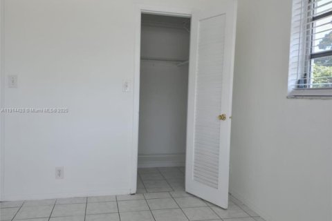 Снять в аренду виллу или дом в Холливуд, Флорида 1 спальня, 69.68м2, № 1969988 - фото 8