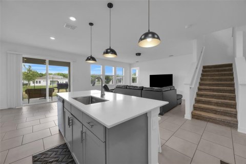 House in Davenport, Florida 5 bedrooms, 305.28 sq.m. № 2210924 - photo 15