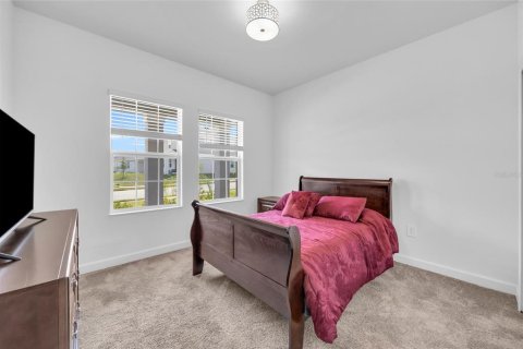 House in Davenport, Florida 5 bedrooms, 305.28 sq.m. № 2210924 - photo 6