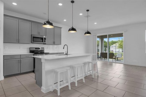 House in Davenport, Florida 5 bedrooms, 305.28 sq.m. № 2210924 - photo 12