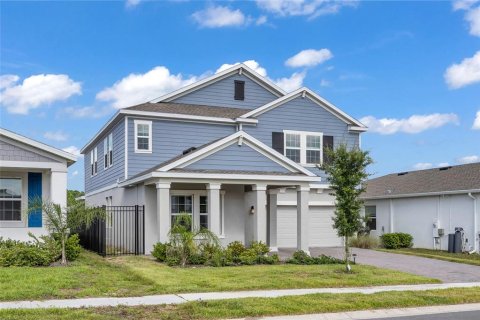 House in Davenport, Florida 5 bedrooms, 305.28 sq.m. № 2210924 - photo 3