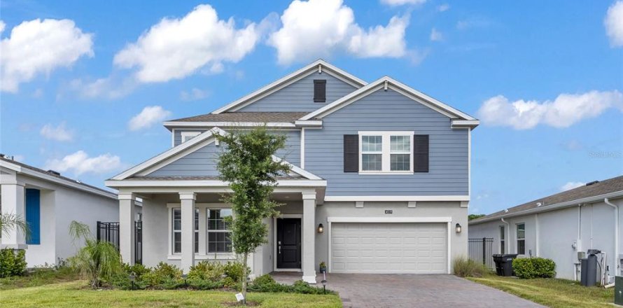 House in Davenport, Florida 5 bedrooms, 305.28 sq.m. № 2210924