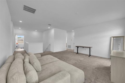 House in Davenport, Florida 5 bedrooms, 305.28 sq.m. № 2210924 - photo 22