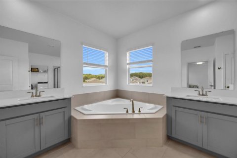 House in Davenport, Florida 5 bedrooms, 305.28 sq.m. № 2210924 - photo 26