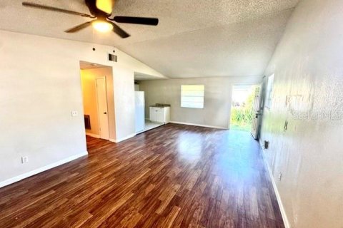 House in Tampa, Florida 2 bedrooms, 80.27 sq.m. № 2379049 - photo 5