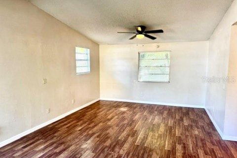 House in Tampa, Florida 2 bedrooms, 80.27 sq.m. № 2379049 - photo 4
