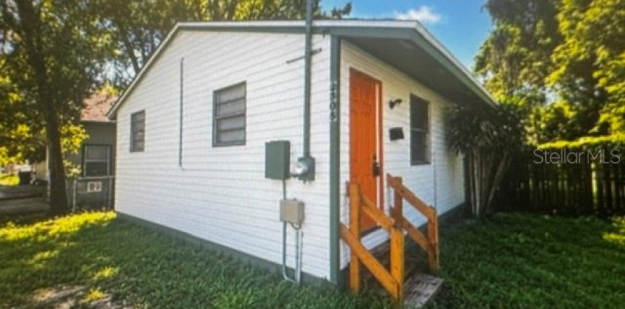 House in Tampa, Florida 2 bedrooms, 80.27 sq.m. № 2379049