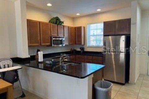 Adosado en venta en Kissimmee, Florida, 2 dormitorios, 125.42 m2 № 1900723 - foto 2