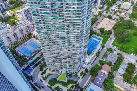 Condo in Miami, Florida, 2 bedrooms  № 1994367 - photo 25