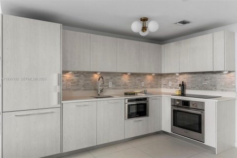 Condo in Miami, Florida, 2 bedrooms  № 1994367 - photo 8