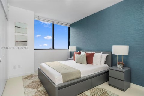 Condo in Miami, Florida, 2 bedrooms  № 1994367 - photo 17