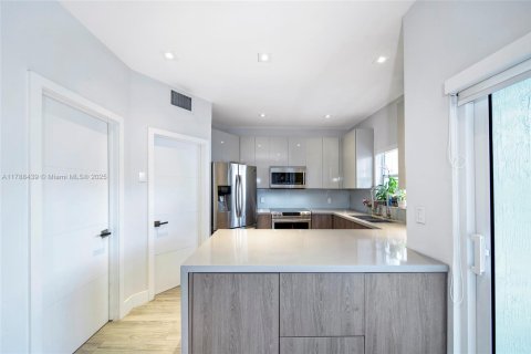 Adosado en venta en Hollywood, Florida, 3 dormitorios, 185.8 m2 № 1958892 - foto 9