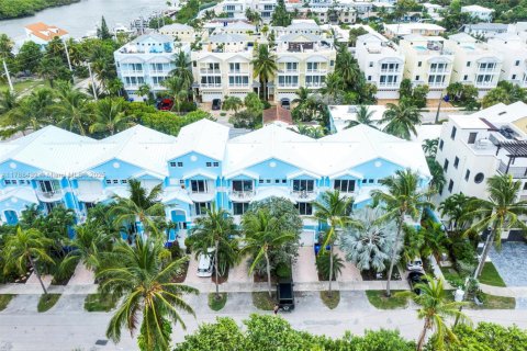 Adosado en venta en Hollywood, Florida, 3 dormitorios, 185.8 m2 № 1958892 - foto 2