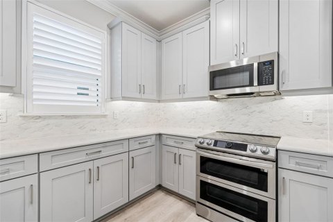 House in Wesley Chapel, Florida 2 bedrooms, 157.38 sq.m. № 2316635 - photo 11