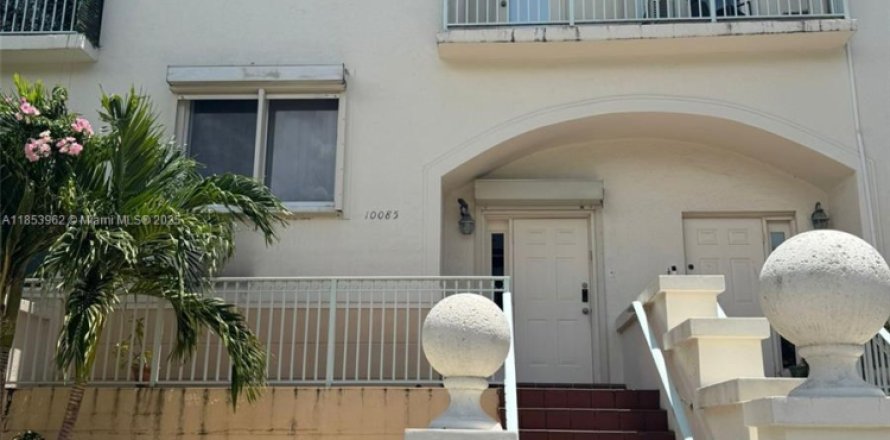 Touwnhouse à Bay Harbor Islands, Floride 4 chambres, 218.51 m2 № 1872126