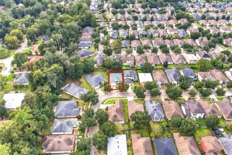 House in Gainesville, Florida 3 bedrooms, 152.82 sq.m. № 2424170 - photo 2