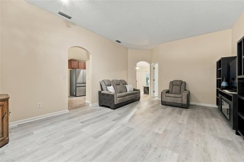 House in Gainesville, Florida 3 bedrooms, 152.82 sq.m. № 2424170 - photo 9