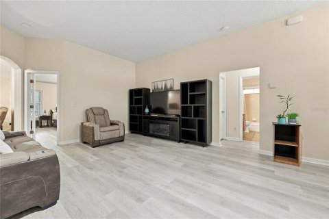 House in Gainesville, Florida 3 bedrooms, 152.82 sq.m. № 2424170 - photo 10