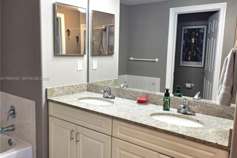 Condo in Palm Coast, Florida, 3 bedrooms  № 2025425 - photo 17