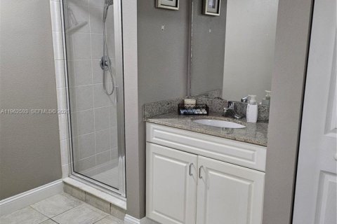 Condo in Palm Coast, Florida, 3 bedrooms  № 2025425 - photo 23