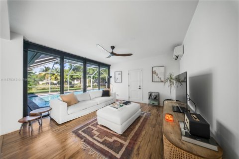 Villa ou maison à vendre à Palmetto Bay, Floride: 3 chambres, 199.09 m2 № 1898380 - photo 7