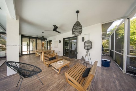 Villa ou maison à vendre à Palmetto Bay, Floride: 3 chambres, 199.09 m2 № 1898380 - photo 20