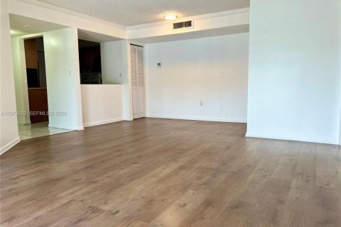 Condo in Miami, Florida, 2 bedrooms  № 2041199 - photo 4