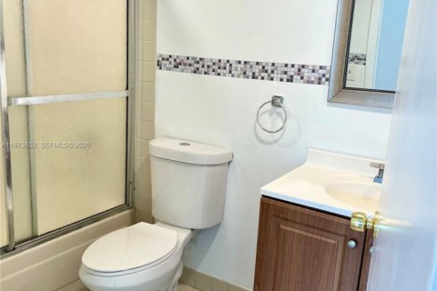 Condo in Miami, Florida, 2 bedrooms  № 2041199 - photo 9