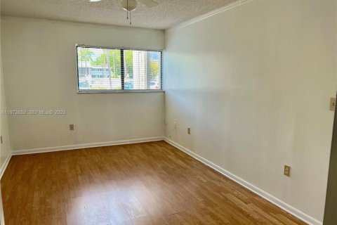 Condo in Miami, Florida, 2 bedrooms  № 2041199 - photo 7