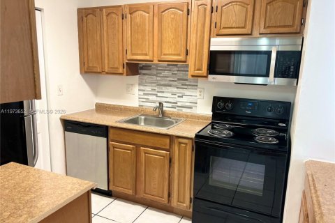 Condo in Miami, Florida, 2 bedrooms  № 2041199 - photo 2