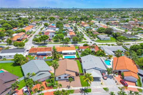 Купить виллу или дом в Майами, Флорида 3 спальни, 176.98м2, № 1889782 - фото 10