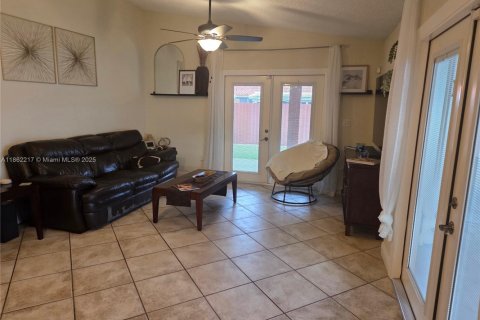 House in Miami, Florida 3 bedrooms, 176.98 sq.m. № 1889782 - photo 29