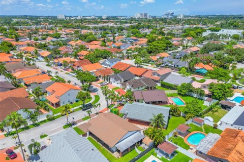 Купить виллу или дом в Майами, Флорида 3 спальни, 176.98м2, № 1889782 - фото 15