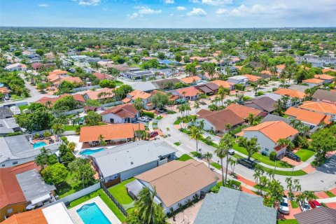 Купить виллу или дом в Майами, Флорида 3 спальни, 176.98м2, № 1889782 - фото 13