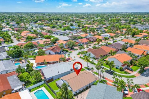 Купить виллу или дом в Майами, Флорида 3 спальни, 176.98м2, № 1889782 - фото 14