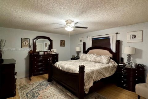 House in Miami, Florida 3 bedrooms, 176.98 sq.m. № 1889782 - photo 26