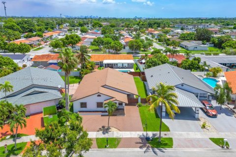 Купить виллу или дом в Майами, Флорида 3 спальни, 176.98м2, № 1889782 - фото 17