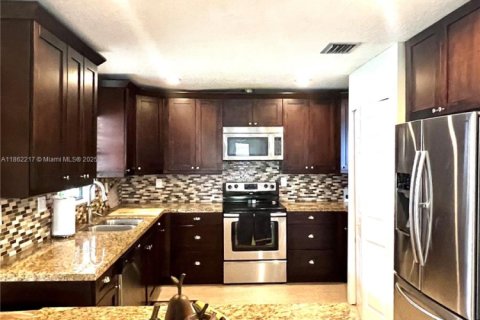 Купить виллу или дом в Майами, Флорида 3 спальни, 176.98м2, № 1889782 - фото 18