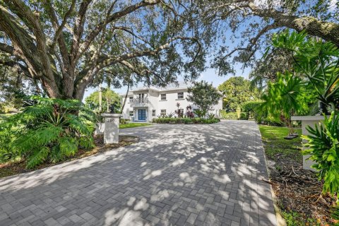 House in Wellington, Florida 5 bedrooms, 314.94 sq.m. № 2256446