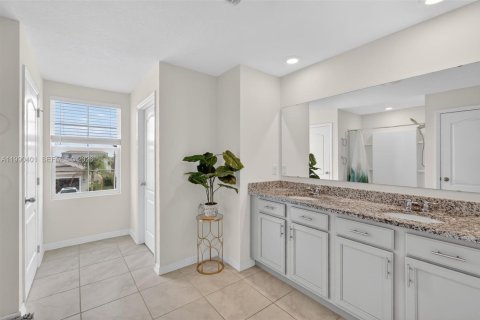Casa en venta en Mount Dora, Florida, 4 dormitorios, 253.16 m2 № 2056047 - foto 16