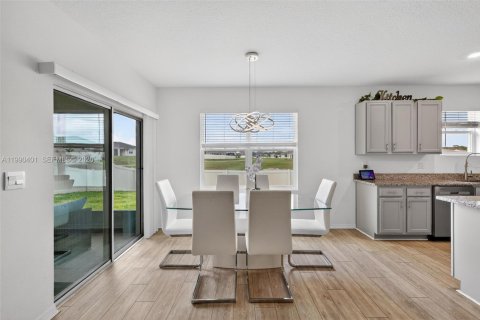 Casa en venta en Mount Dora, Florida, 4 dormitorios, 253.16 m2 № 2056047 - foto 3