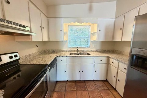 House in Orlando, Florida 2 bedrooms, 119.38 sq.m. № 2094695 - photo 4
