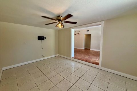 House in Orlando, Florida 2 bedrooms, 119.38 sq.m. № 2094695 - photo 11